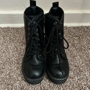 Girls boots
